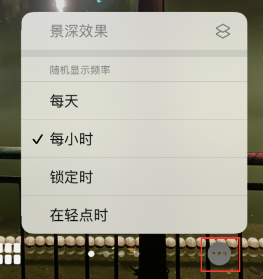 雁塔苹果手机维修分享iOS 16 小技巧：锁定屏幕支持随机切换指定照片 